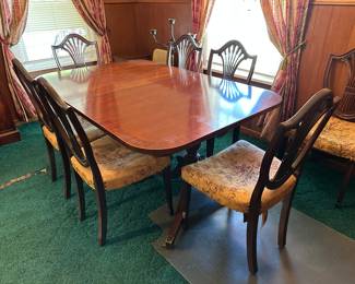 Antique dining table, 8 chairs and 2 leaves