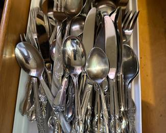 Flatware set