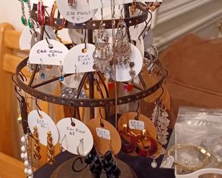 Earrings 