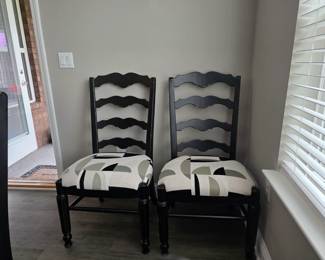 (18) Pedestal Dining Table w/6 Ladderback Chairs 60" $750