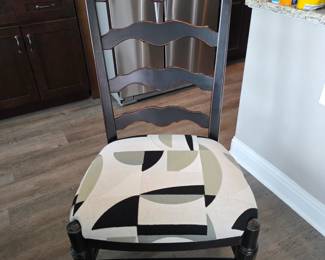 (18) Pedestal Dining Table w/6 Ladderback Chairs 60" $750