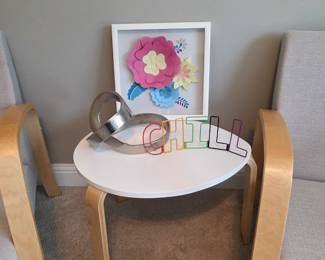 (34) Contemporary Egg Shaped Table 24"Wx17"Dx18"H $42