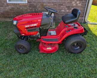 (67) Craftsman T100 Riding Lawn Mower w/Double Bagger and Cover $495