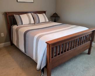 (32) Queen Bed $495