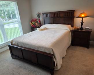 (31) Queen Bed $525
