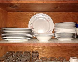 Kitchen items - great for Airbnbs, first apartment or beach house