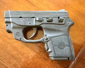 Smith & Wesson M&P Bodyguard 380 *** All Gun sales will go through an
FFL in Chattanooga, TN.

Guns will be paid on site and then transferred to the FFL in Chattanooga. After the FFL has cleared the buyer, the buyer can pick up the gun from the gun store on Monday, 29th after 12PM. There are no exceptions to this policy.