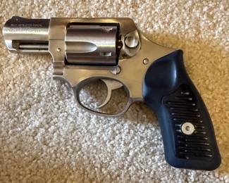 Ruger SP101 357 Revolver *** All Gun sales will go through an
FFL in Chattanooga, TN.

Guns will be paid on site and then transferred to the FFL in Chattanooga. After the FFL has cleared the buyer, the buyer can pick up the gun from the gun store on Monday, 29th after 12PM. There are no exceptions to this policy.
