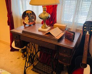 SINGER SEWING MACHINE