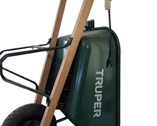 Truper steel wheelbarrow 