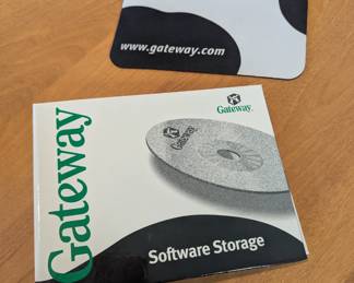  VINTAGE Gateway Mouse Pad
Cow Print & Software Storage 2-Ring Binder from 2000