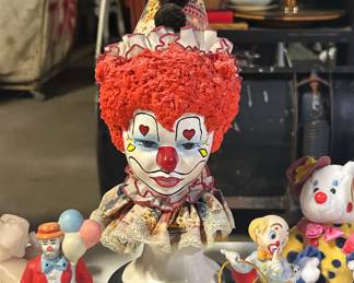 More creepy clowns