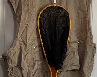 Magnetic net to the fishing vest