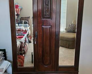 Mirrored armoire 