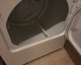 #124	Whirpool Dryer WED4815EW1  Super Capacity	 $100.00 
