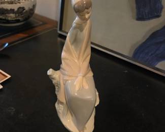 #145	Lladro Girl Sitting 9"	 $30.00 
