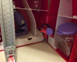 #25	Project Mc2 Ultimate Spy Red Purse - Experimental Chemistry Lab kit	 $20.00 
