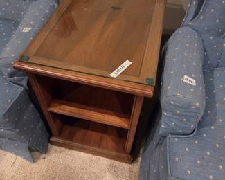 #118	Laminate 2 Shelf Side Table w/glass protect - 16x22x22	 $45.00 
