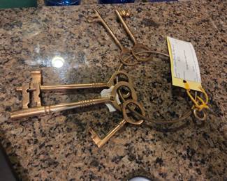 #21	Vintage Brass ring of 5 keys	 $25.00 
