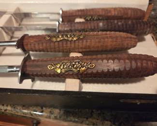 #28	Samurai Set of 4 pcs w/2 knives, sharpener and Fork in Case	 $25.00 
