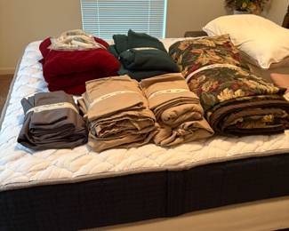 More sheets & blankets in bedroom 