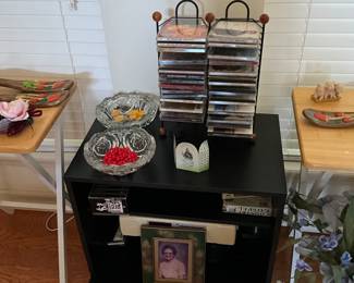 Small storage chest & miscellaneous including CD’s