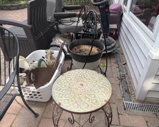 . . . lots of yard art!!!