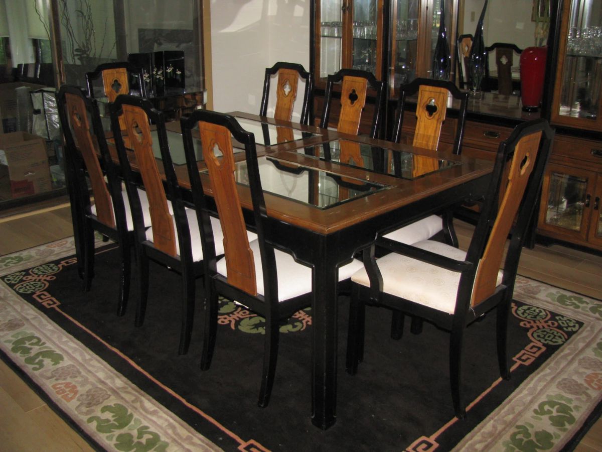 Thomasville dining  table/chairs seats 8