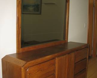 Dresser w/mirror