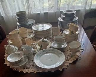 China including Haviland service for 8