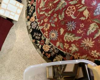 beautiful round rug