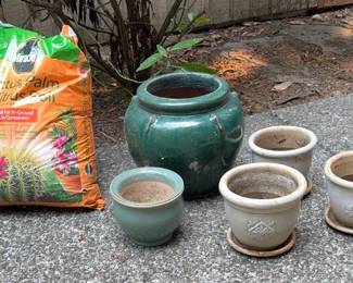 Ceramic Pots And Miracle Grow