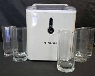 CT558Frigidaire countertop ice maker