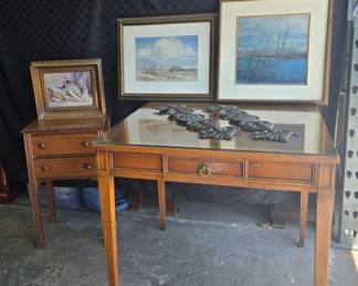 SR1028Vintage table, side table and more