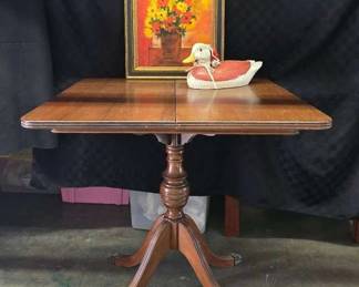 SR1027Vintage table with art