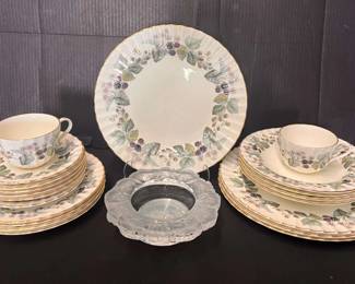 SR1029Royal Worcester Lavinia China