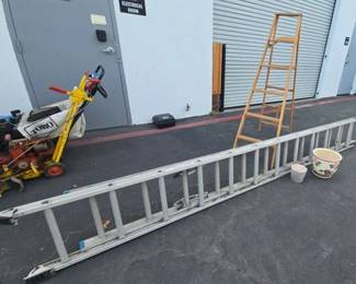 CT561Metal Extension Lasder Wood Ladder