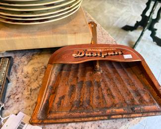 Handy Helper Dustpan