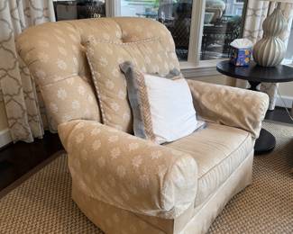 Upholstered Tufted Armchair 