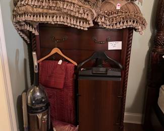 King Size Comforter, Dust Ruffle, 2 Pillow Shams and 4 Decorative Pillows / Corby Trouser Press / Wet Vac