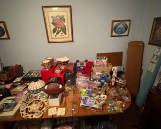 Toys and Games  /  Oak Oblong Ethan Allen Table with 4 side chairs