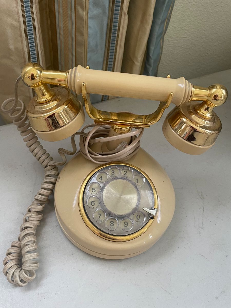 VINTAGE DIAL PHONE !!