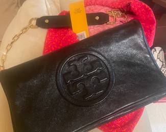 NEW W/ TAG AND SLEEPER BAG TORY BURCH ALL LEATHER PURSE  