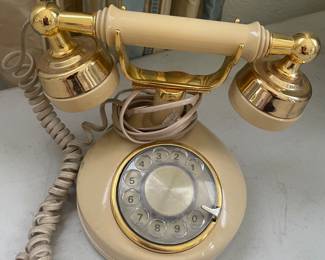 VINTAGE DIAL PHONE !!
