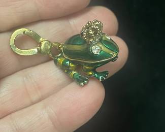 JUICY COUTURE RETIRED ENAMEL  FROG CHARM 