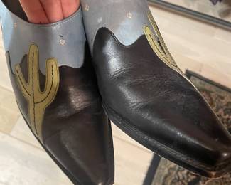 MY FOOT ADDS A FABULOUS TOUCH TO THIS AWESOME BOOTS LOL   ANYONE READ THIS !! LET ME KNOW WHEN YOU COME TO THE SALE  I ALWAYS WONDER IF MOST JUST LOOK AT PICS !!