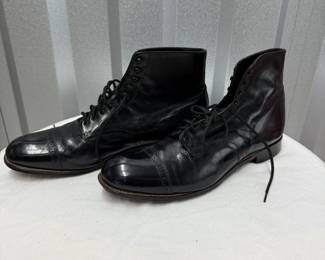 $20 Pair Mens dress shoes