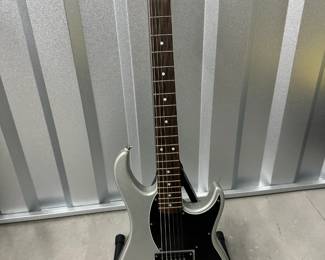 $125 - Peavey Rockmaster Electric Guitar w/ Gig Bag