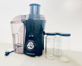 $40 Brand New Hamilton Beach Juicer & 3 glass tumblers with lids