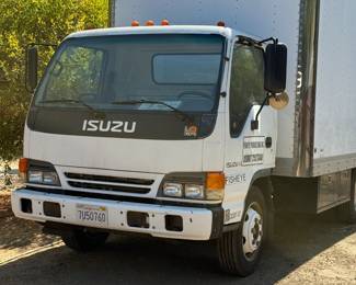 2005 Isuzu NPR low miles gas engine with lift gate